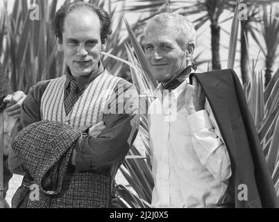 L'acteur John Malkovich vu ici avec Paul Newman au Festival de Cannes lors de la première de la Ménagerie de verre qui a été réalisée par Newman. 12th mai 1987 Banque D'Images