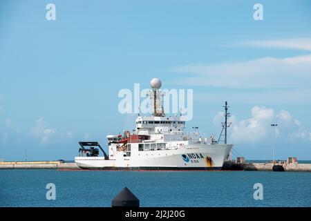 NOAAS Ronald H. Brown, un navire de recherche en eaux bleues de la National Oceanic and Atmospheric Administration des États-Unis Banque D'Images