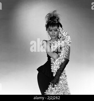 Mandy Smith est un modèle de mode festif. 9th décembre 1987. Banque D'Images