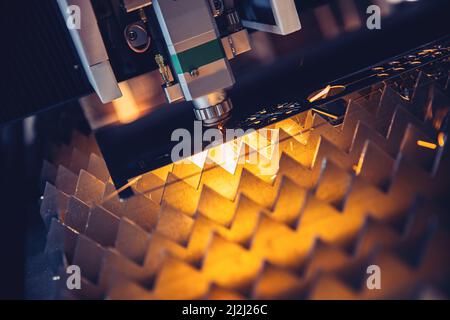 CNC usinage de la métallurgie au laser découpe au plasma de la gravure de métal. Concept contexte technologie industrielle moderne. Banque D'Images