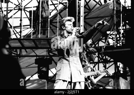 David Bowie se présente à Roker Park, Sunderland, le 23rd juin 1987 dans son Glass Spider Tour Banque D'Images