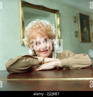 Barbara KNOX, la star de la « couronnement Street » chez elle. 28th septembre 1988. Banque D'Images