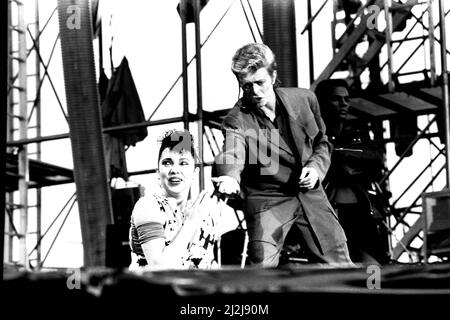 David Bowie se présente à Roker Park, Sunderland, le 23rd juin 1987 dans son Glass Spider Tour Banque D'Images