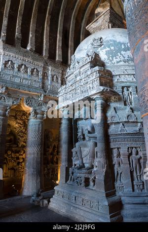 Stupa sculpté dans Cave 26, Ajanta, Maharashtra, Inde Banque D'Images