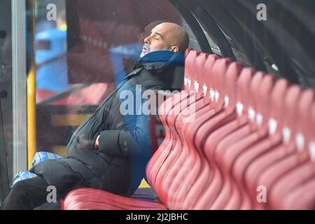 BURNLEY, ROYAUME-UNI. AVRIL 2nd PEP Guardiola, Man City Manager, dans le dugout avant le match de Premier League entre Burnley et Manchester City à Turf Moor, Burnley, le samedi 2nd avril 2022. (Credit: Pat Scaasi | MI News) Credit: MI News & Sport /Alay Live News Banque D'Images