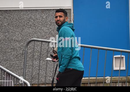 BURNLEY, ROYAUME-UNI. 2nd AVRIL Riyad Mahrez de Manchester City arrive avant le match de Premier League entre Burnley et Manchester City à Turf Moor, Burnley, le samedi 2nd avril 2022. (Credit: Pat Scaasi | MI News) Credit: MI News & Sport /Alay Live News Banque D'Images