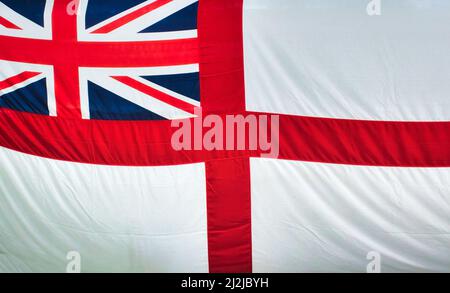 White Ensign, ou drapeau de St George Ensign, montrant le drapeau de l'Angleterre avec l'Union Jack dans un coin Banque D'Images