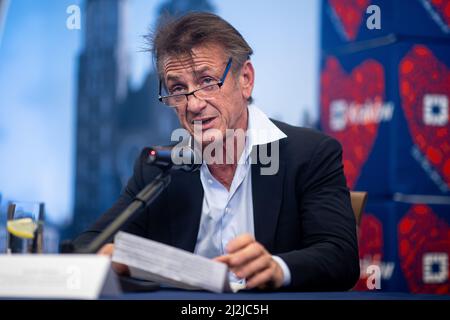 Cracovie, Pologne. 23rd mars 2022. Sean Penn a vu répondre aux questions lors d'une conférence de presse à Cracovie. (Photo de Vito Corleone/SOPA Images/Sipa USA) crédit: SIPA USA/Alay Live News Banque D'Images