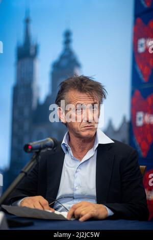 Cracovie, Pologne. 23rd mars 2022. L'acteur Sean Penn a assisté à une conférence de presse sur l'aide à l'Ukraine à Cracovie. (Photo de Vito Corleone/SOPA Images/Sipa USA) crédit: SIPA USA/Alay Live News Banque D'Images