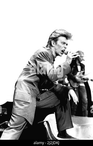 David Bowie se présente à Roker Park, Sunderland, le 23rd juin 1987 dans son Glass Spider Tour Banque D'Images