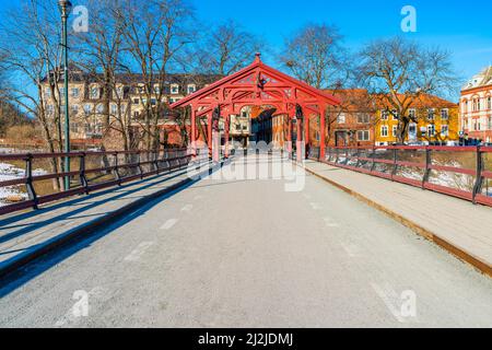 Célèbre Gamle Bybro (pont de la vieille ville) au-dessus de la rivière Nidelva à Trondheim, Norvège Banque D'Images