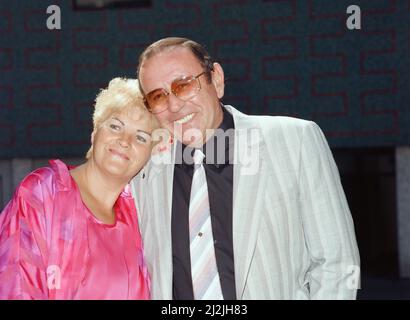 PAM St. Clement et Mike Reid qui jouent Pat et Frank Butcher dans le savon de télévision EastEnders. 16th août 1988. Banque D'Images