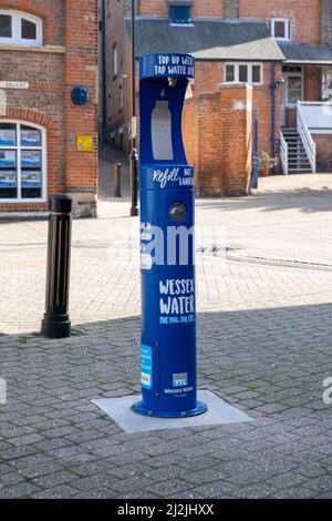 Une fontaine d'eau Wessex pour le remplissage des bouteilles réutilisables. Weymouth, Dorset, Royaume-Uni (Mar22) Banque D'Images