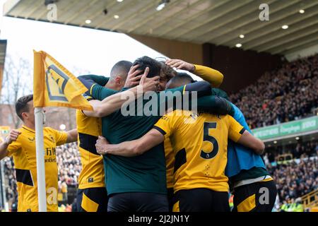 Wolverhampton, Royaume-Uni. 2nd avril 2022. Wolverhampton, Royaume-Uni. 2nd avril 2022. 2nd avril 2022 ; Stade Molineux, Wolverhampton, West Midlands, Angleterre ; Premier League football, Wolverhampton Wanderers versus Aston Villa ; Marcal de Wolverhampton Wanderers célèbre après sa croix conduit à un but par Ashley Young de Aston Villa 2-0 en 36th minutes crédit: Action plus Sports Images/Alay Live News Banque D'Images