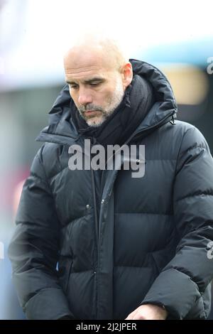 BURNLEY, ROYAUME-UNI. AVRIL 2nd PEP Guardiola, Man City Manager, à mi-temps pendant le match de la Premier League entre Burnley et Manchester City à Turf Moor, Burnley, le samedi 2nd avril 2022. (Credit: Pat Scaasi | MI News) Credit: MI News & Sport /Alay Live News Banque D'Images