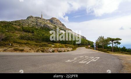 Route vers le sanctuaire de la Sierra de Francia, Salamanque Espagne. Banque D'Images