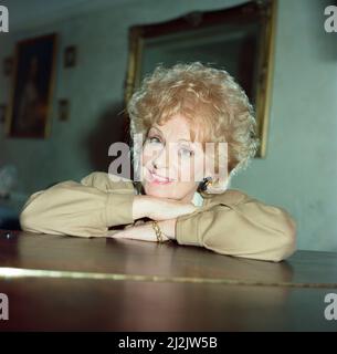 Barbara KNOX, la star de la « couronnement Street » chez elle. 28th septembre 1988. Banque D'Images