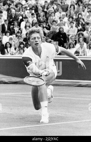 Boris Becker jouant contre Mayotte dans la demi-finale du championnat Stella Artois au Queens Club Banque D'Images