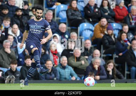 Burnley, Royaume-Uni. 02nd avril 2022. Ilkay Gundogan de Manchester City en action. Match Premier League, Burnley et Manchester City à Turf Moor à Burnley, Lancs, le samedi 2nd avril 2022. Cette image ne peut être utilisée qu'à des fins éditoriales. Utilisation éditoriale uniquement, licence requise pour une utilisation commerciale. Aucune utilisation dans les Paris, les jeux ou les publications d'un seul club/ligue/joueur. photo par Chris Stading/Andrew Orchard sports Photography/Alamy Live News crédit: Andrew Orchard sports Photography/Alamy Live News Banque D'Images