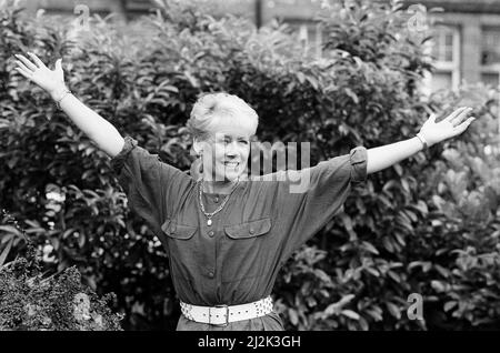 Liz Dawn, actrice de la rue du couronnement. 30th juin 1987. Banque D'Images