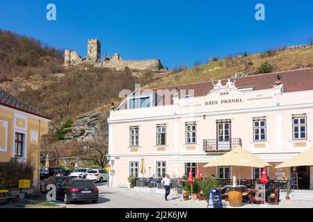 Spitz: Le château de la ruine Hinterhaus, la maison Haus Prankl (Altes Schiffmeisterhaus, la maison du Vieux Shipmaster), le restaurant à Wachau, Niederösterreich, Basse-Aust Banque D'Images