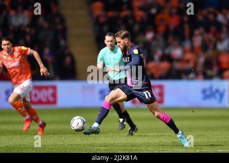 BLACKPOOL, ROYAUME-UNI. 1st AVRIL Philip Zinkernagel de Nottingham Forest contrôle le ballon lors du match de championnat Sky Bet entre Blackpool et Nottingham Forest à Bloomfield Road, Blackpool le samedi 2nd avril 2022. (Credit: Jon Hobley | MI News) Credit: MI News & Sport /Alay Live News Banque D'Images