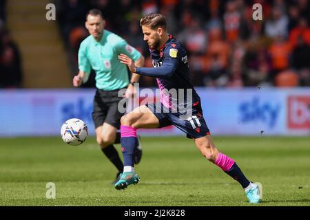 BLACKPOOL, ROYAUME-UNI. 1st AVRIL Philip Zinkernagel de Nottingham Forest contrôle le ballon lors du match de championnat Sky Bet entre Blackpool et Nottingham Forest à Bloomfield Road, Blackpool le samedi 2nd avril 2022. (Credit: Jon Hobley | MI News) Credit: MI News & Sport /Alay Live News Banque D'Images