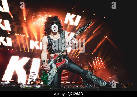 ITALIE, BOLOGNE, UNIPOL ARENA 2017: Paul Stanley, guitariste et chanteur du groupe de rock américain “KISS”, se présentant en direct sur scène pour la jambe européenne “World Tour” Banque D'Images