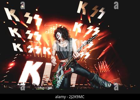 ITALIE, BOLOGNE, UNIPOL ARENA 2017: Paul Stanley, guitariste et chanteur du groupe de rock américain “KISS”, se présentant en direct sur scène pour la jambe européenne “World Tour” Banque D'Images