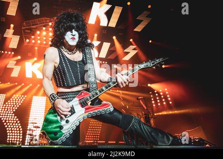 ITALIE, BOLOGNE, UNIPOL ARENA 2017: Paul Stanley, guitariste et chanteur du groupe de rock américain “KISS”, se présentant en direct sur scène pour la jambe européenne “World Tour” Banque D'Images