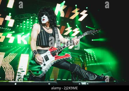 ITALIE, BOLOGNE, UNIPOL ARENA 2017: Paul Stanley, guitariste et chanteur du groupe de rock américain “KISS”, se présentant en direct sur scène pour la jambe européenne “World Tour” Banque D'Images