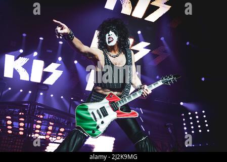 ITALIE, BOLOGNE, UNIPOL ARENA 2017: Paul Stanley, guitariste et chanteur du groupe de rock américain “KISS”, se présentant en direct sur scène pour la jambe européenne “World Tour” Banque D'Images