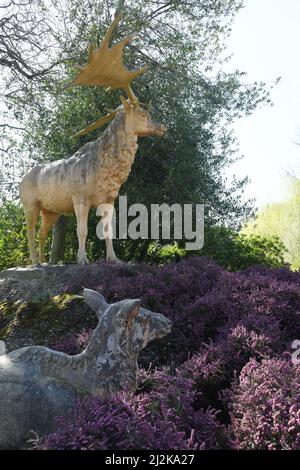 Statue de cerf dans un parc Banque D'Images