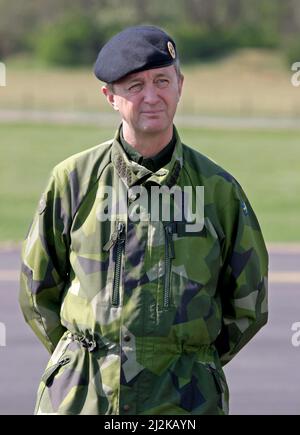 Le commandant suprême, Håkan Syrèn (ÖB), a visité la base aérienne Hagshult dimanche, au cours de l'exercice 04 de la Force aérienne où, entre autres, Jas 39 Gripen a été transporté. Banque D'Images