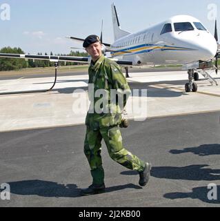 Le commandant suprême, Håkan Syrèn (ÖB), a visité la base aérienne Hagshult dimanche, au cours de l'exercice 04 de la Force aérienne où, entre autres, Jas 39 Gripen a été transporté. Banque D'Images