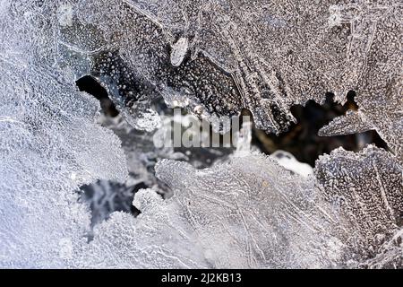 Géométrie de la surface de glace, Parc naturel de la vallée de la rivière Abava, Courland, Lettonie Banque D'Images