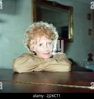 Barbara KNOX, la star de la « couronnement Street » chez elle. 28th septembre 1988. Banque D'Images