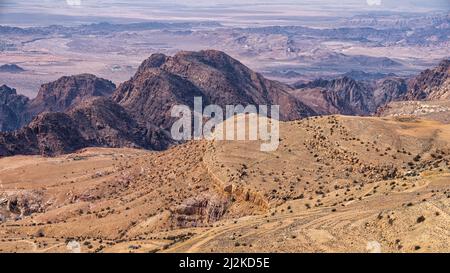 Paysage désertique des montagnes d'Edom, Shoubak, Jordanie. Banque D'Images