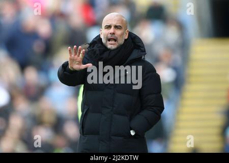 Burnley, Royaume-Uni. 02nd avril 2022. Le directeur municipal de Manchester, PEP Guardiola, crie des instructions. Match Premier League, Burnley et Manchester City à Turf Moor à Burnley, Lancs, le samedi 2nd avril 2022. Cette image ne peut être utilisée qu'à des fins éditoriales. Utilisation éditoriale uniquement, licence requise pour une utilisation commerciale. Aucune utilisation dans les Paris, les jeux ou les publications d'un seul club/ligue/joueur. photo par Chris Stading/Andrew Orchard sports Photography/Alamy Live News crédit: Andrew Orchard sports Photography/Alamy Live News Banque D'Images