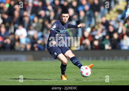 Burnley, Royaume-Uni. 02nd avril 2022. Phil Foden de Manchester City en action. Match Premier League, Burnley et Manchester City à Turf Moor à Burnley, Lancs, le samedi 2nd avril 2022. Cette image ne peut être utilisée qu'à des fins éditoriales. Utilisation éditoriale uniquement, licence requise pour une utilisation commerciale. Aucune utilisation dans les Paris, les jeux ou les publications d'un seul club/ligue/joueur. photo par Chris Stading/Andrew Orchard sports Photography/Alamy Live News crédit: Andrew Orchard sports Photography/Alamy Live News Banque D'Images