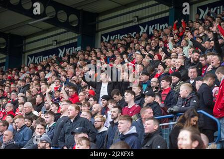 2nd avril 2022 ; Dens Park, Dundee, Écosse : Scottish Premier League football, Dundee versus Aberdeen ; fans d'Aberdeen Banque D'Images