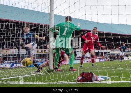 2nd avril 2022 ; Dens Park, Dundee, Écosse : Scottish Premier League football, Dundee versus Aberdeen ; Banque D'Images