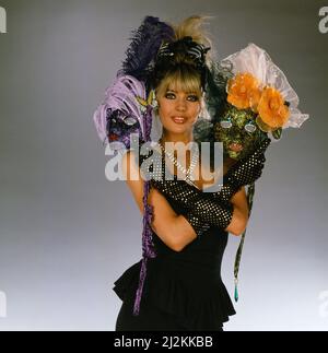 Mandy Smith est un modèle de mode festif. 9th décembre 1987. Banque D'Images