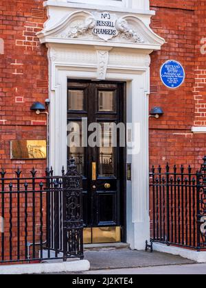 Bertrand Russell Blue plaque Bloomsbury Londres - BERTRAND RUSSELL 1872-1970 philosophe et militant pour la paix a vécu ici dans l'appartement No.34 1911-1916 Banque D'Images