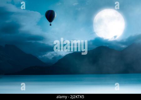 Scène nocturne magique avec pleine lune dans le ciel nuageux et vol en montgolfière Banque D'Images