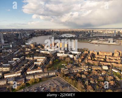 Vue sur la péninsule de North Greenwich depuis l'île des chiens Banque D'Images