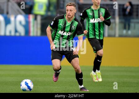 Roma, Italie. 02nd avril 2022. Davide Frattesi des États-Unis Sassuolo en action pendant la série Un match de football entre SS Lazio et Sassuolo Calcio au stade Olimpico à Rome (Italie), le 2nd avril 2022. Photo Andrea Staccioli/Insidefoto crédit: Insidefoto srl/Alamy Live News Banque D'Images