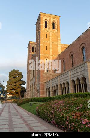 Royce Hall au lever du soleil sur le campus de l'UCLA Banque D'Images