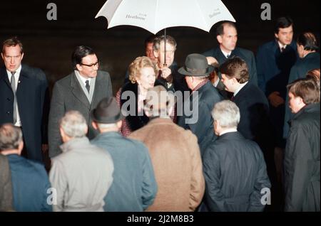 Margaret Thatcher rencontre Mikhaïl Gorbatchev, Secrétaire général du Comité central du Parti communiste de l'Union soviétique, à l'aéroport de Heathrow. 5th avril 1989. Banque D'Images