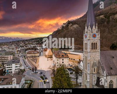 Vue aérienne de la cathédrale Saint-Florin à Vaduz, Liechtenstein. Banque D'Images